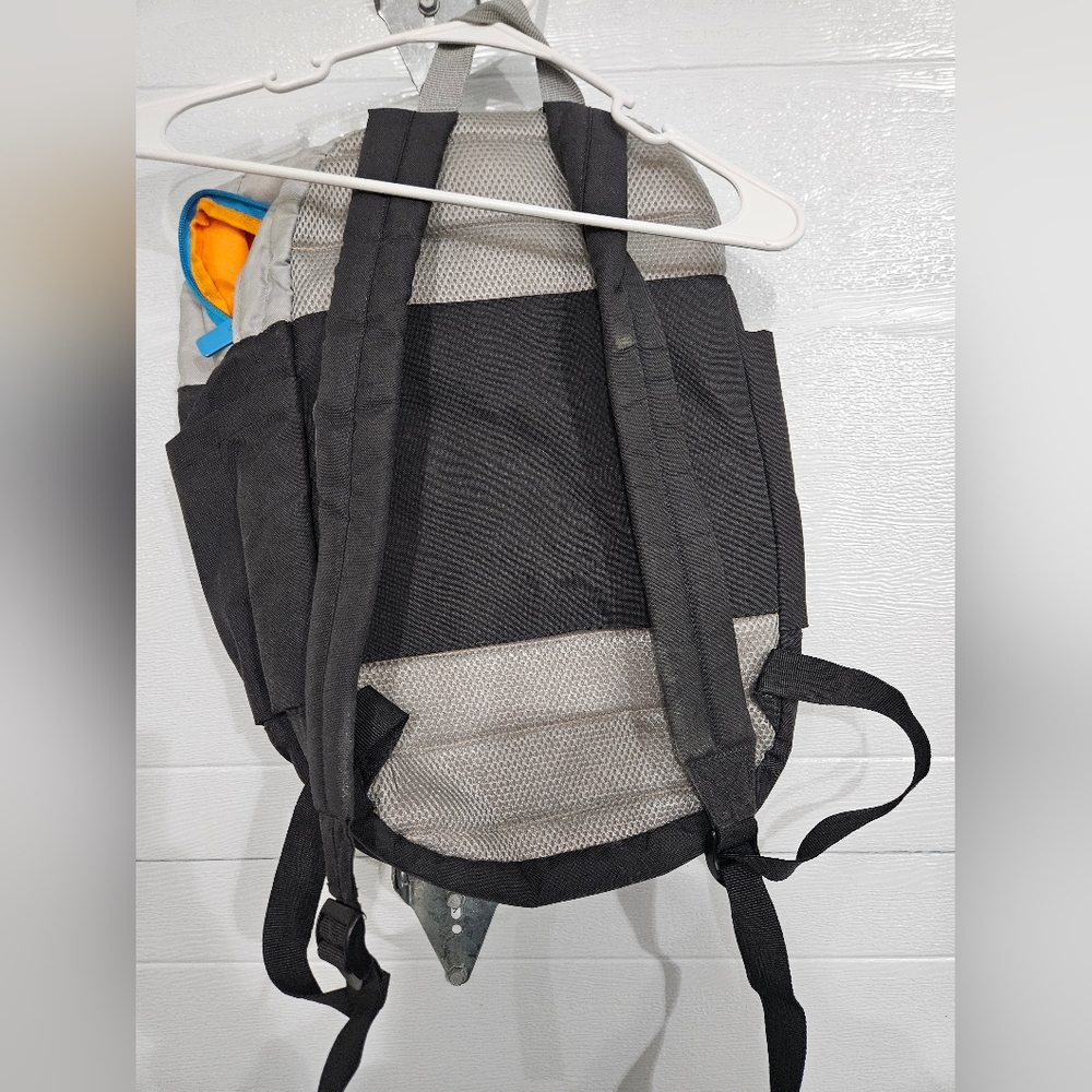 Backpack - Picture 3 of 4